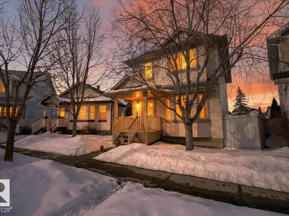 4519 Turner Sq NW, Edmonton, AB T6R 3E3