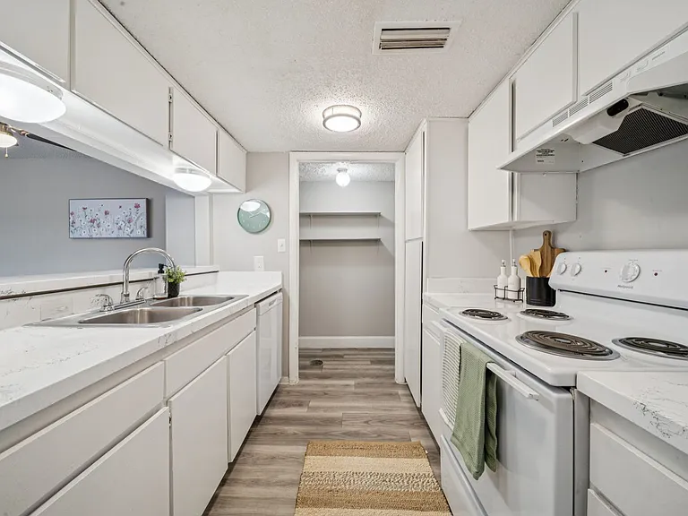 Cedar Park Apartments — Photo 54