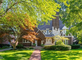 852 Whittier Rd, Grosse Pointe Park, MI 48230