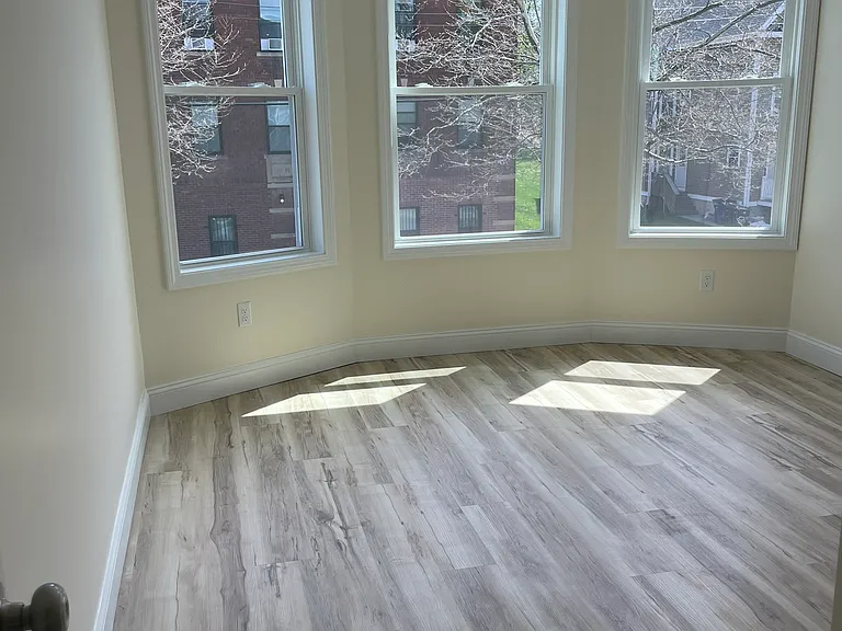 558 Winchester Ave — Photo 14