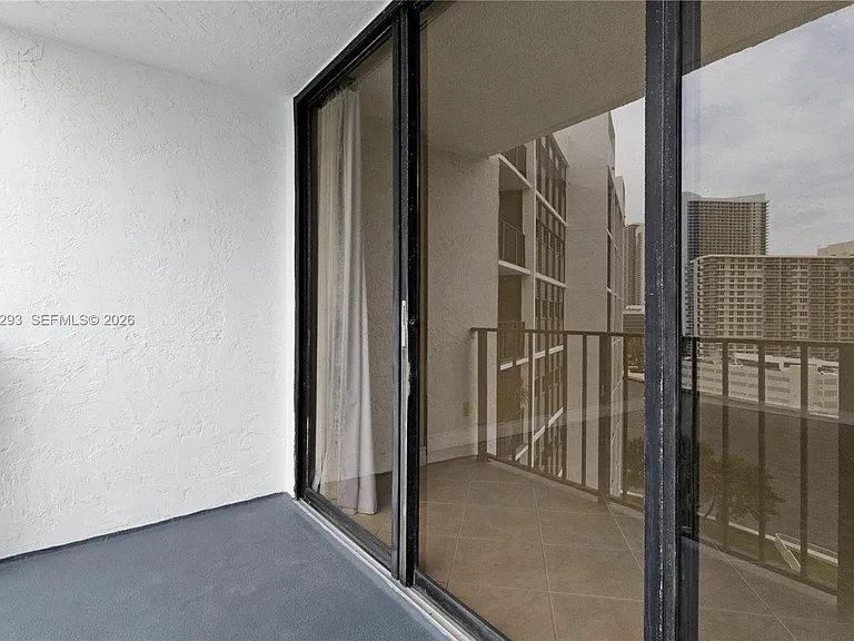 200 Leslie Dr #902 — Photo 28