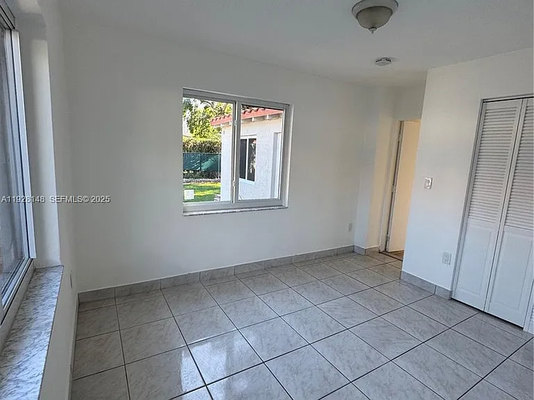 3021 SW 2nd Ave — Photo 9
