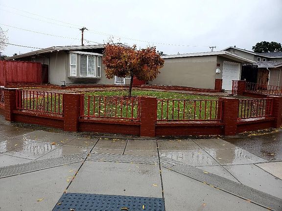 2nd image of 898 Lakehaven Dr