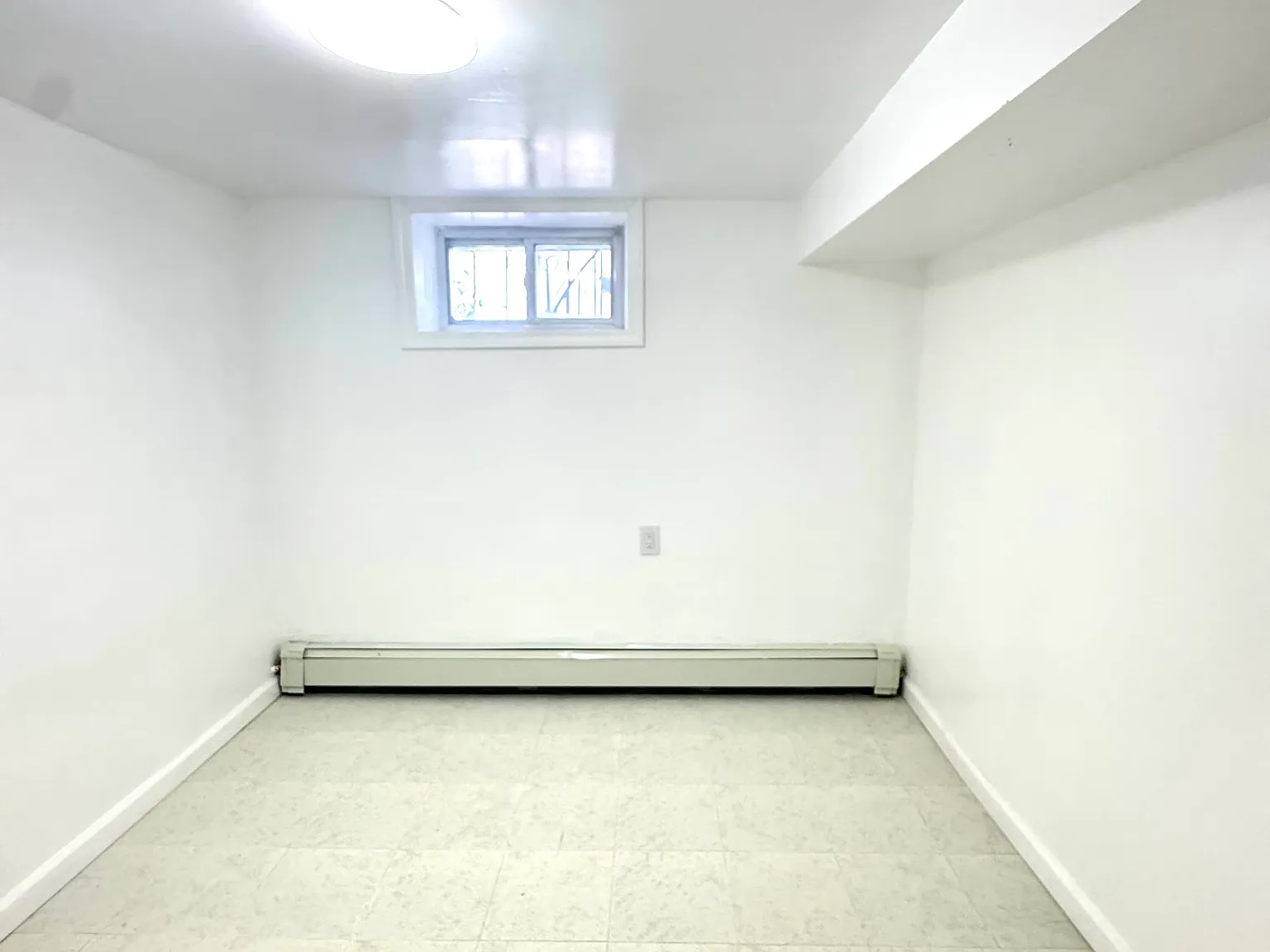 3 bed, 1300 sqft, $2,100 — Photo 4