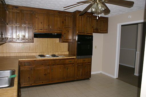 4th image of 2734 Hillside Dr