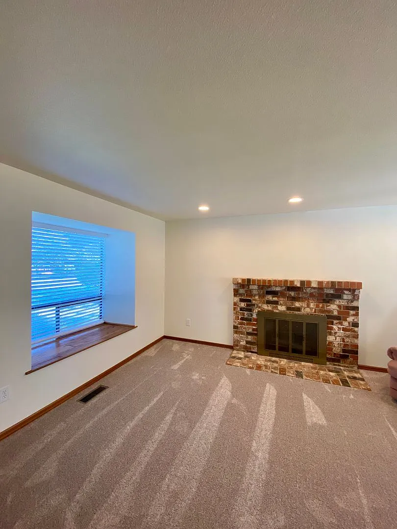 Move-In Ready 2BR/2BA Condo for Rent in the Heart of Fircrest! — Photo 3