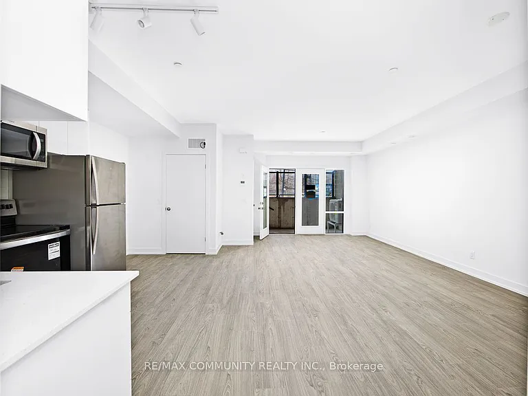 16 Melbourne Ave #105B — Photo 6