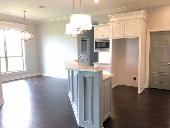 5th image of 2504 S Crest Dr