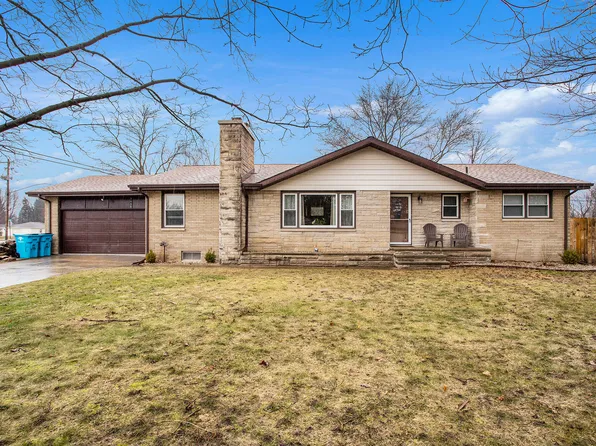 1685 S Cherry Dr, Stevensville, MI 49127