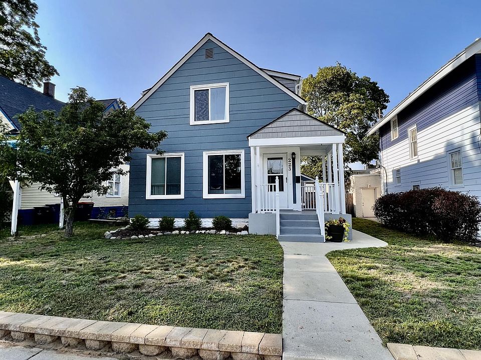 1st image of 223 W 19th St