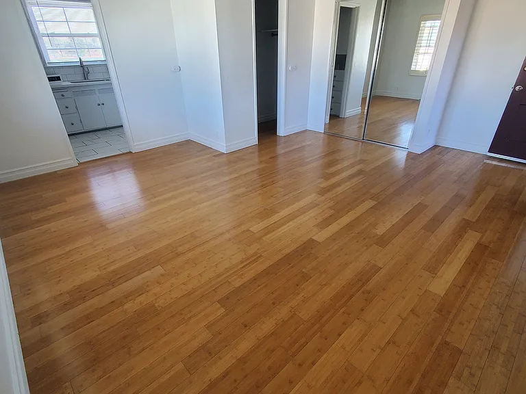 130 Roycroft — Photo 15