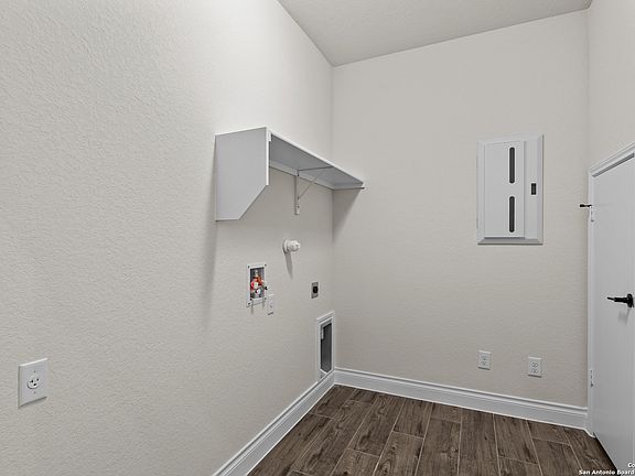 3rd image of 2155 Oak Run Parkway