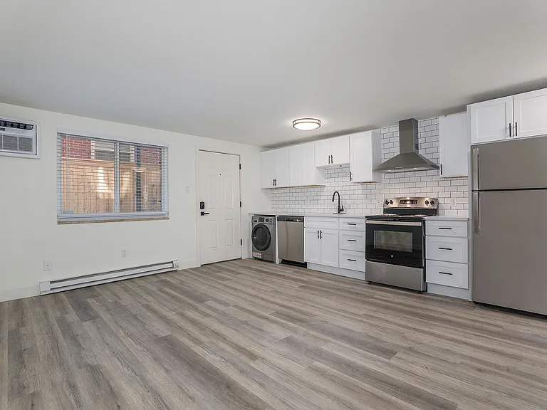 Adamson Apartments — Photo 8