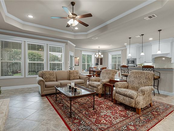 5th image of 15621 Shady Brook Ln
