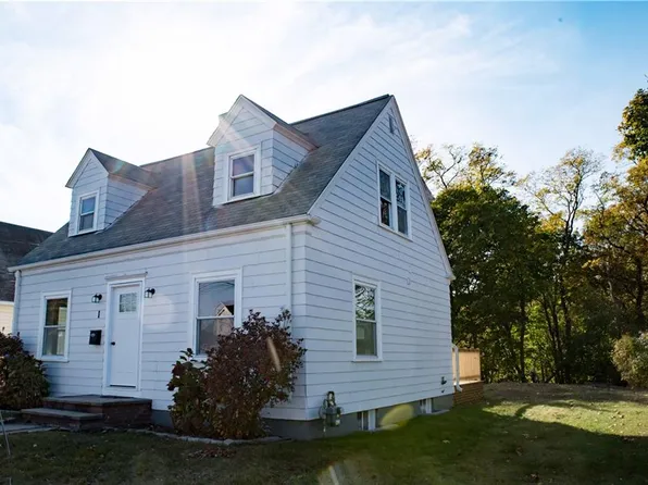 1 Palm Blvd, Warwick, RI 02888