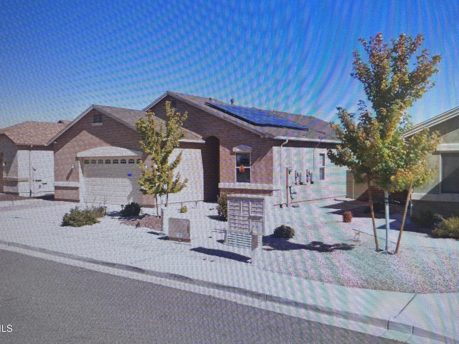 3 bed, 2.0 bath, 1220 sqft, $2,300 — Photo 2