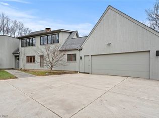 29475 S Woodland Rd, Pepper Pike, OH 44124