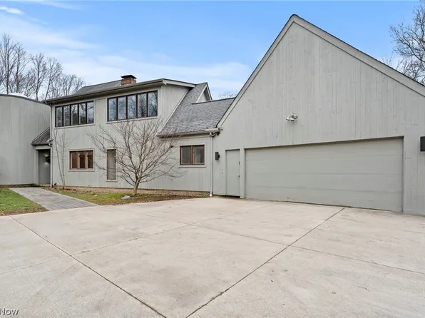 29475 S Woodland Rd, Pepper Pike, OH 44124