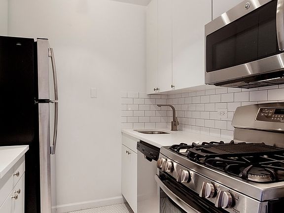 4th image of 245 E 44th St APT 20C