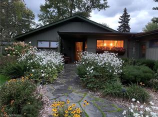 252 Hickory Hill Rd, Chagrin Falls, OH 44022