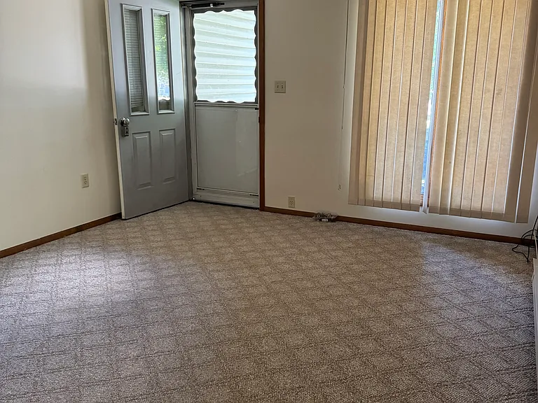 811 N Walnut St — Photo 3
