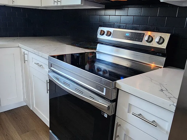 2401 S Redondo Blvd #B — Photo 2
