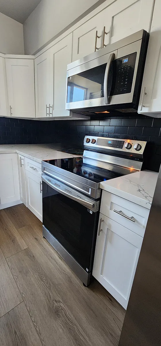 Building Photo - 2401 S Redondo Blvd #B