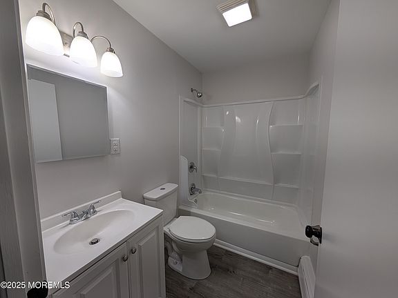 5th image of 21 Campview Ave
