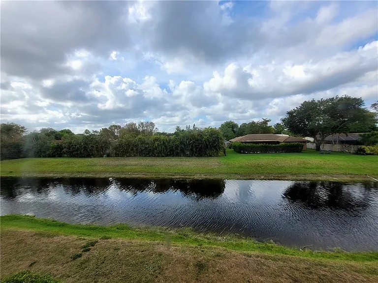 11096 Royal Palm Blvd — Photo 14