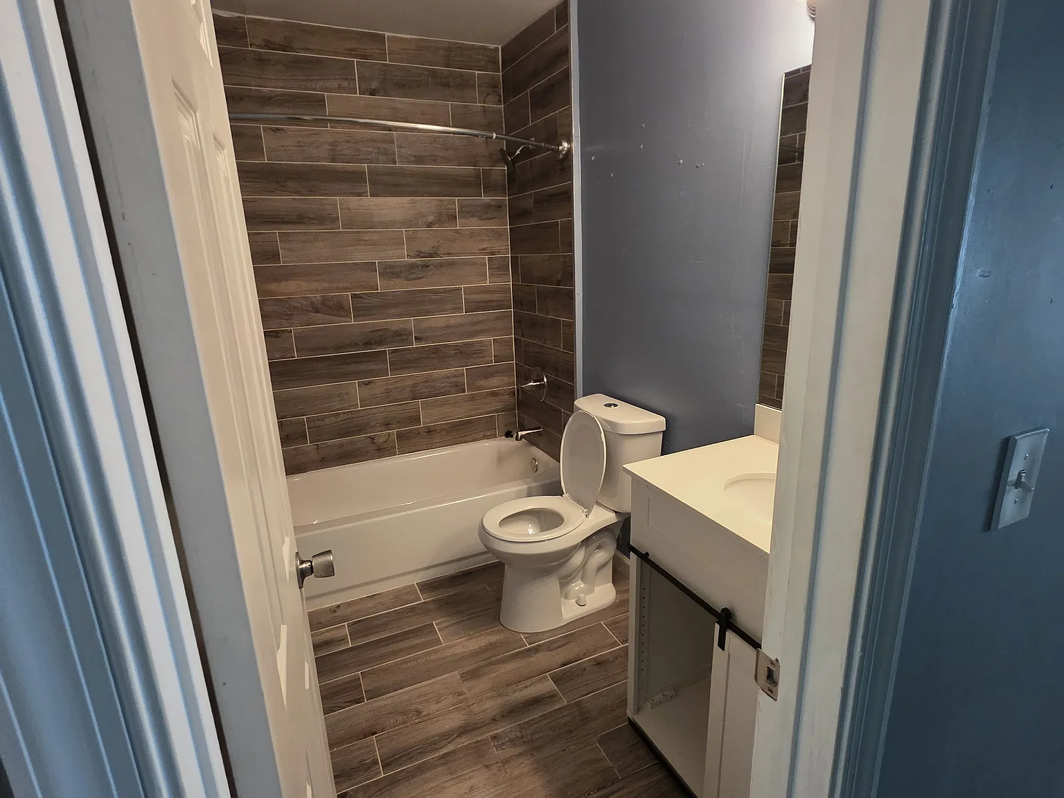 3 bed, 1408 sqft, $2,500 — Photo 3