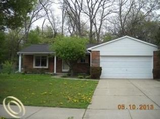 953 Meadowlark Dr, Waterford, MI 48327