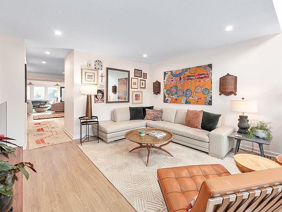 4th image of 1104 N Pkwy #4