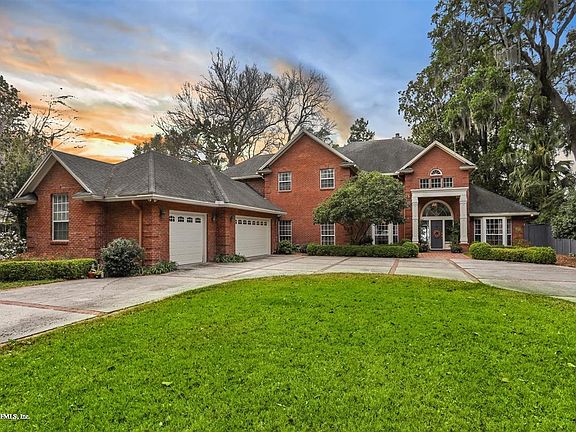 3rd image of 1224 Redbud Ln