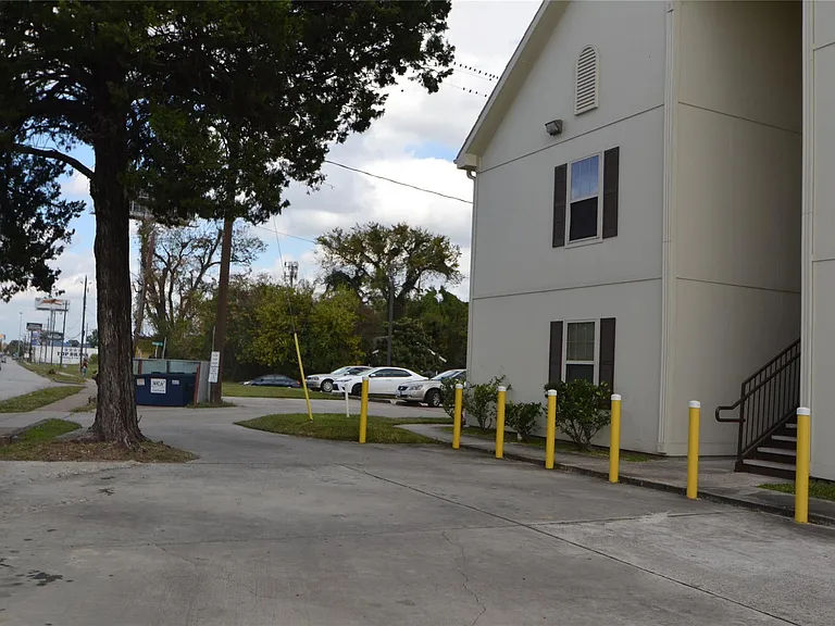 304 Dell Ct #6 — Photo 35