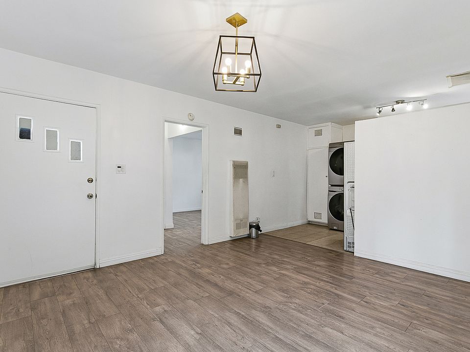 Bright and spacious 1 bed unit - upgraded - direct to private backyard
