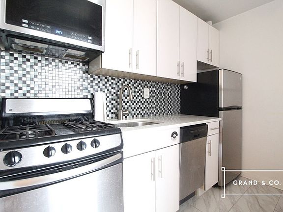 2nd image of 393 Hewes St APT 4D