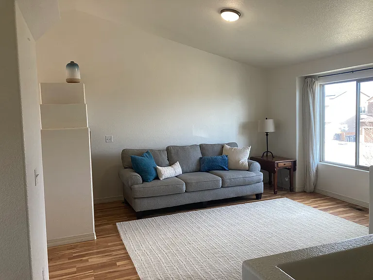 1272 Livingston Ave — Photo 4