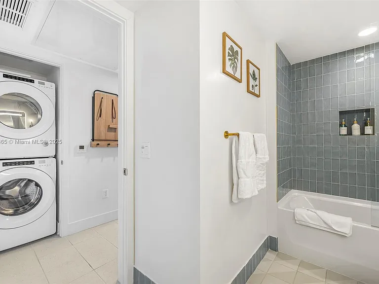159 NE 6th St #3610 — Photo 30