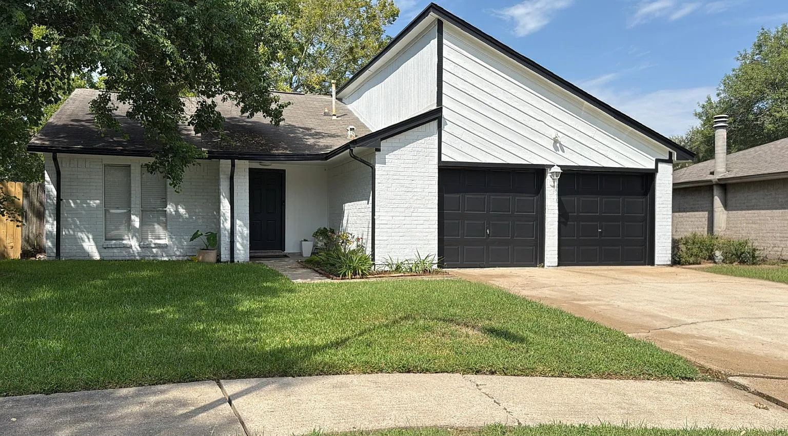 3 bed, 1294 sqft, $1,700 — Photo 1