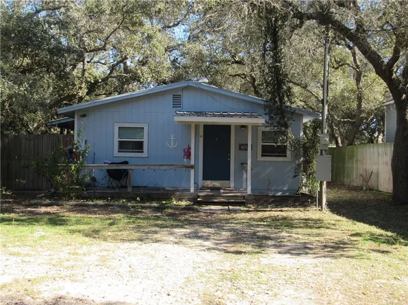 1612 Sammy Henderson St, Rockport, TX 78382