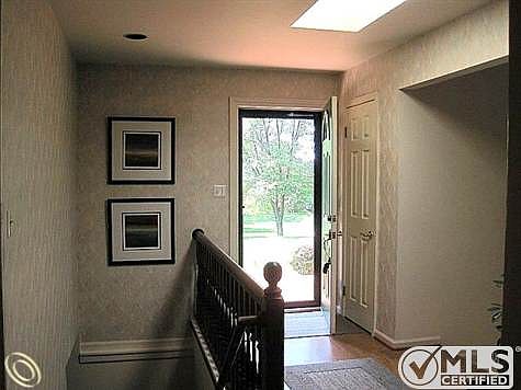 Foyer w/ skylight