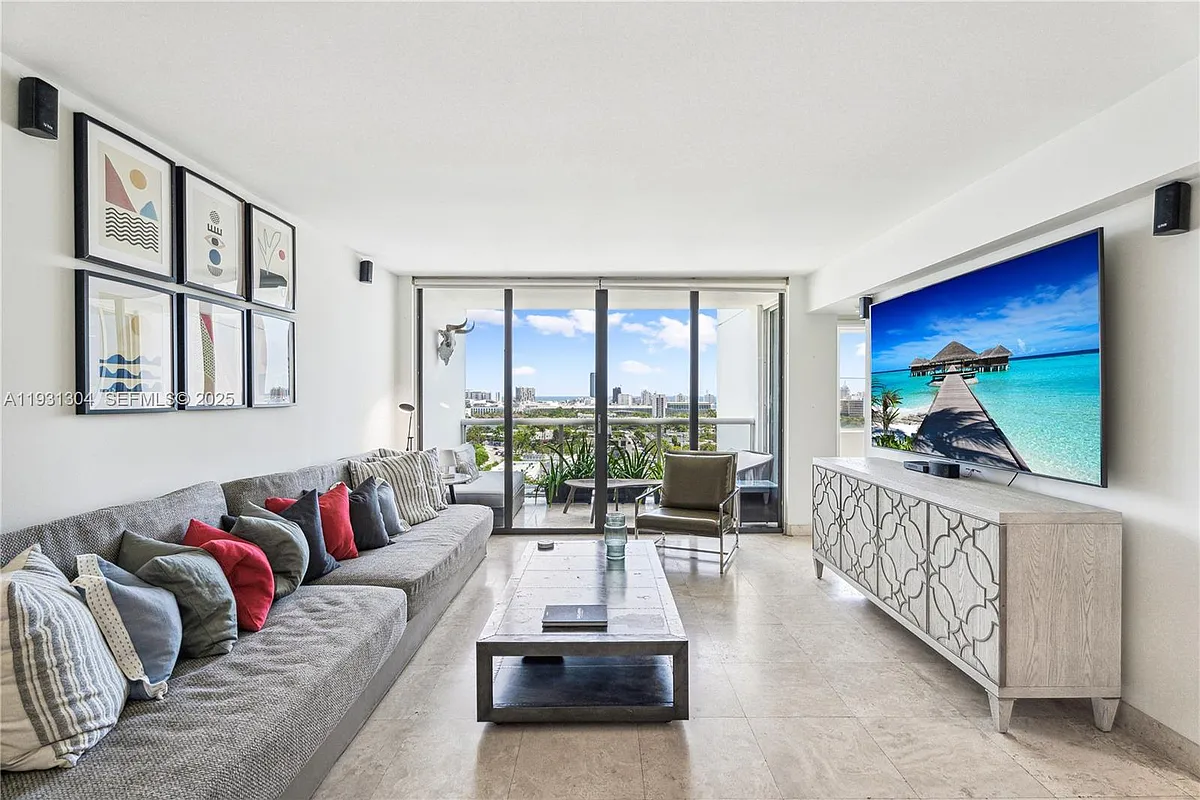 Building Photo - 1900 Sunset Harbour Dr #1715