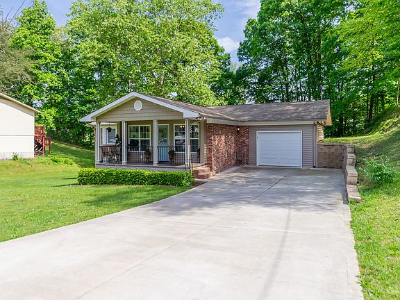 2nd image of 3908 Kenilworth Ln