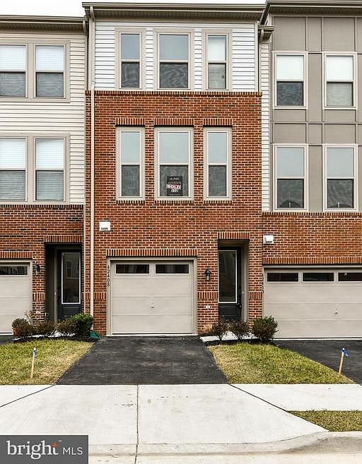 1st image of 42408 Dogwood Glen Sq