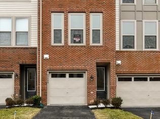 42408 Dogwood Glen Sq, Sterling, VA 20166