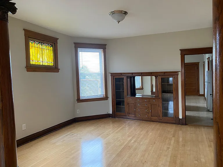 Dining room (unfurnished)