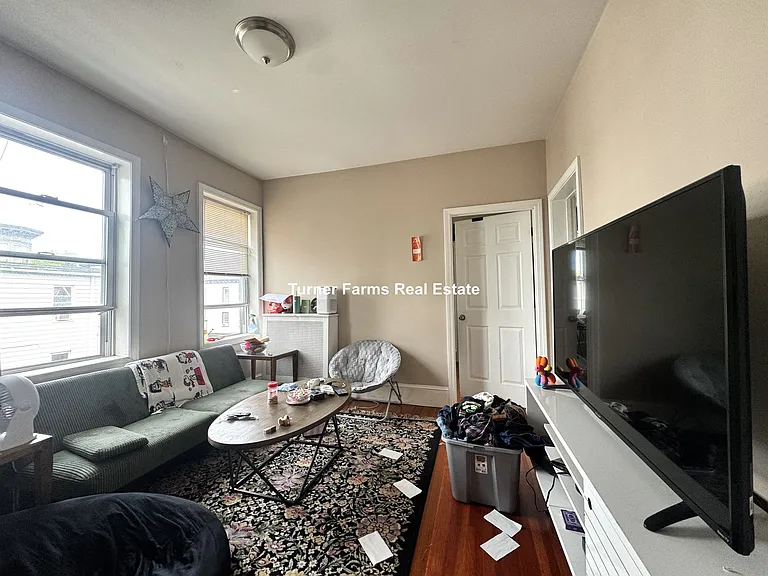 241 Maverick St — Photo 9