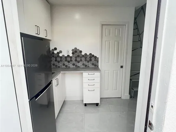 4021 NW 6th St, Miami, FL 33126