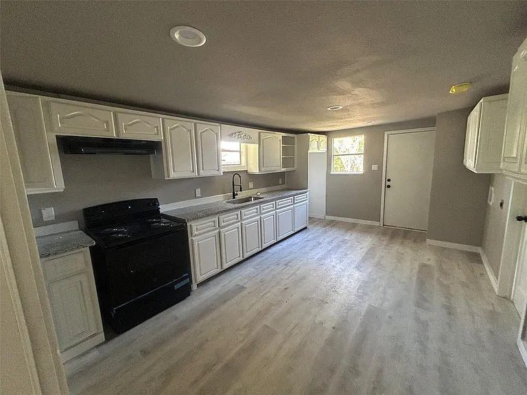 5734 Grant Ave — Photo 1