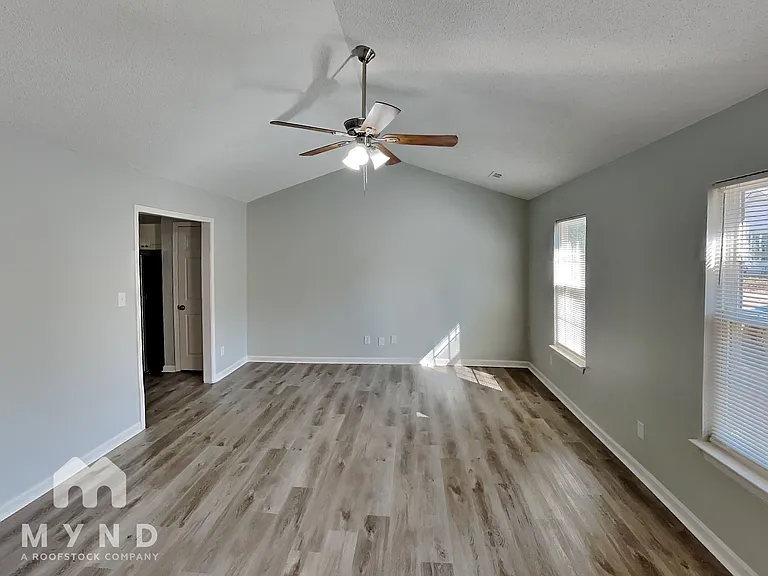 5419 Howard St — Photo 8